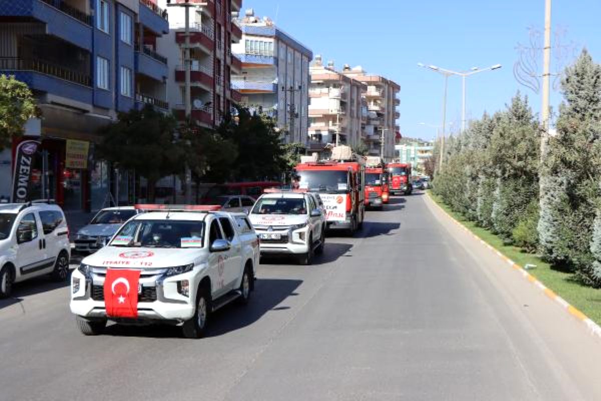 İtfaiyeciler, Azerbaycan bayraklarıyla tur attı