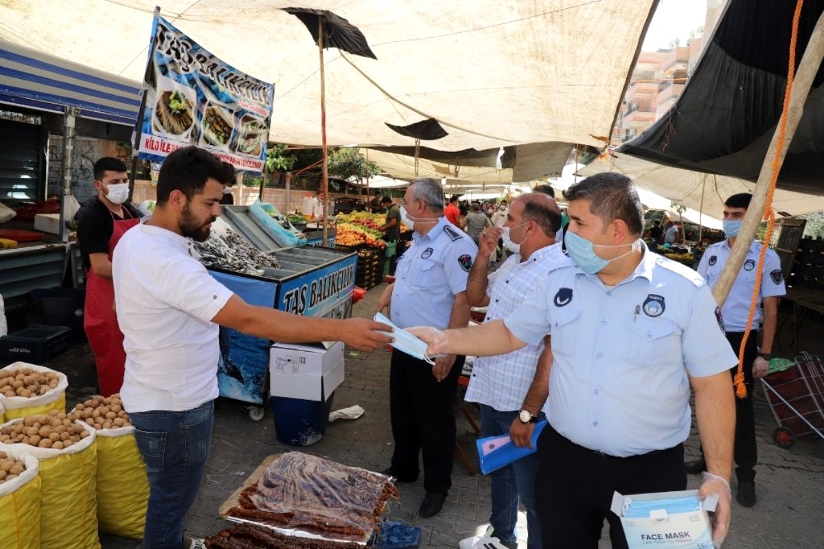 Karaköprü de pazar yerlerinde maske ve mesafe denetimi