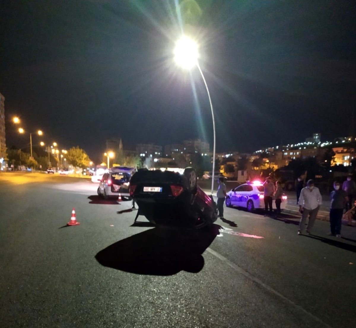 Şanlıurfa da hızlı giden araç takla attı