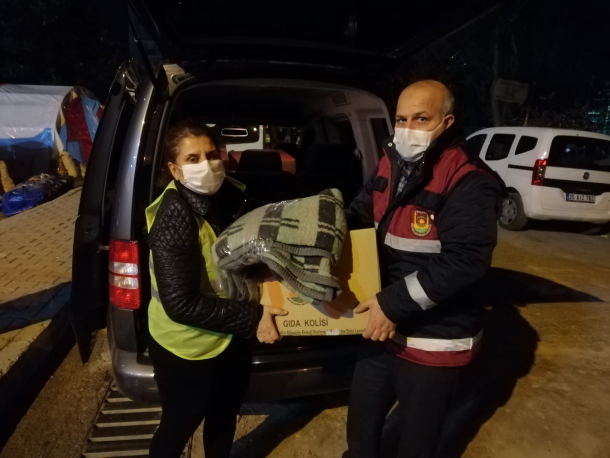 Yardımlar İzmir'e Ulaştı
