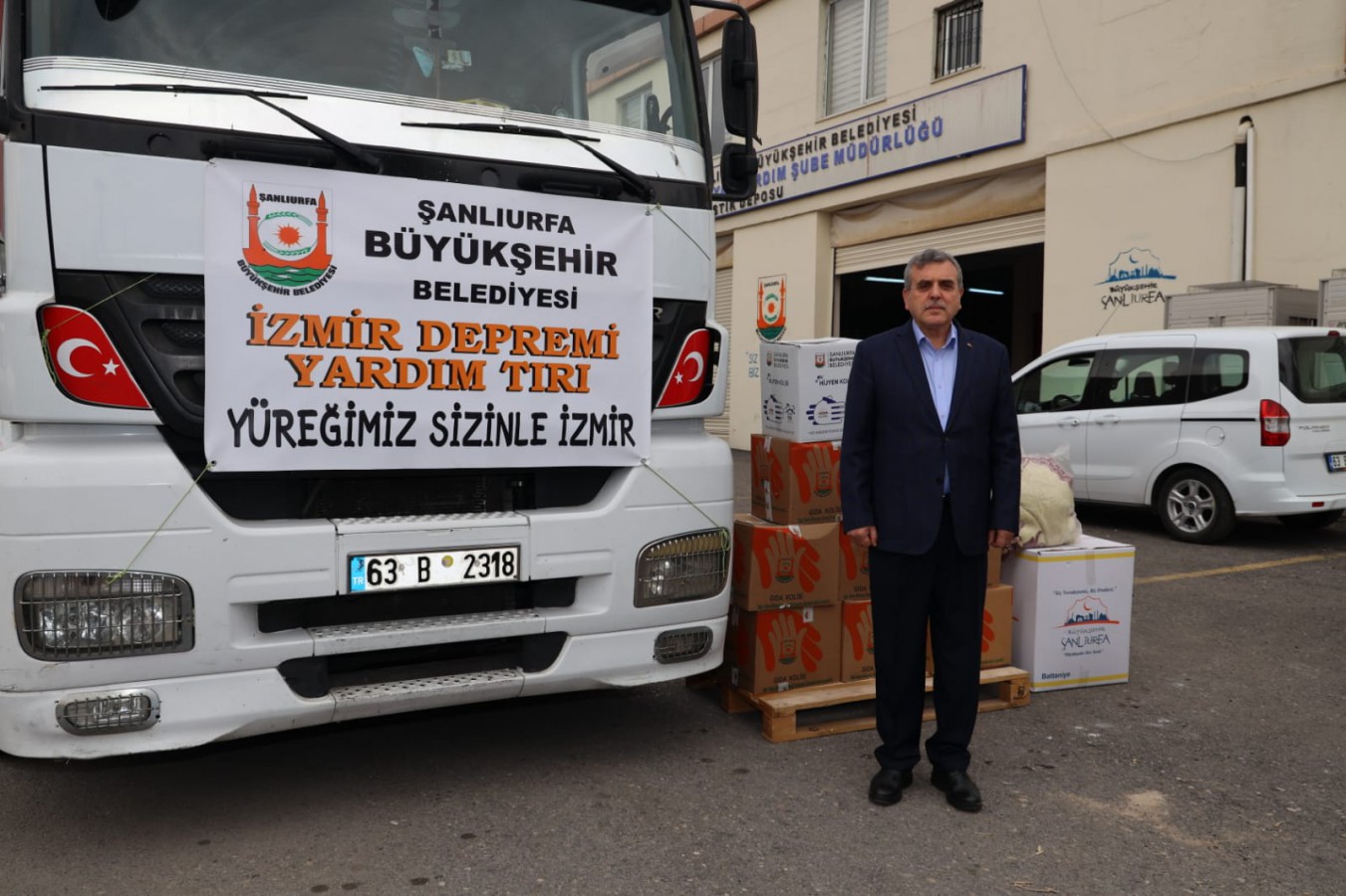 Büyükşehir’den İzmir’deki Depremzedelere Yardım Eli