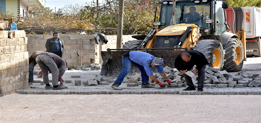 Başkan Soylu, Kilitli Parke Taşı Döşedi !!!