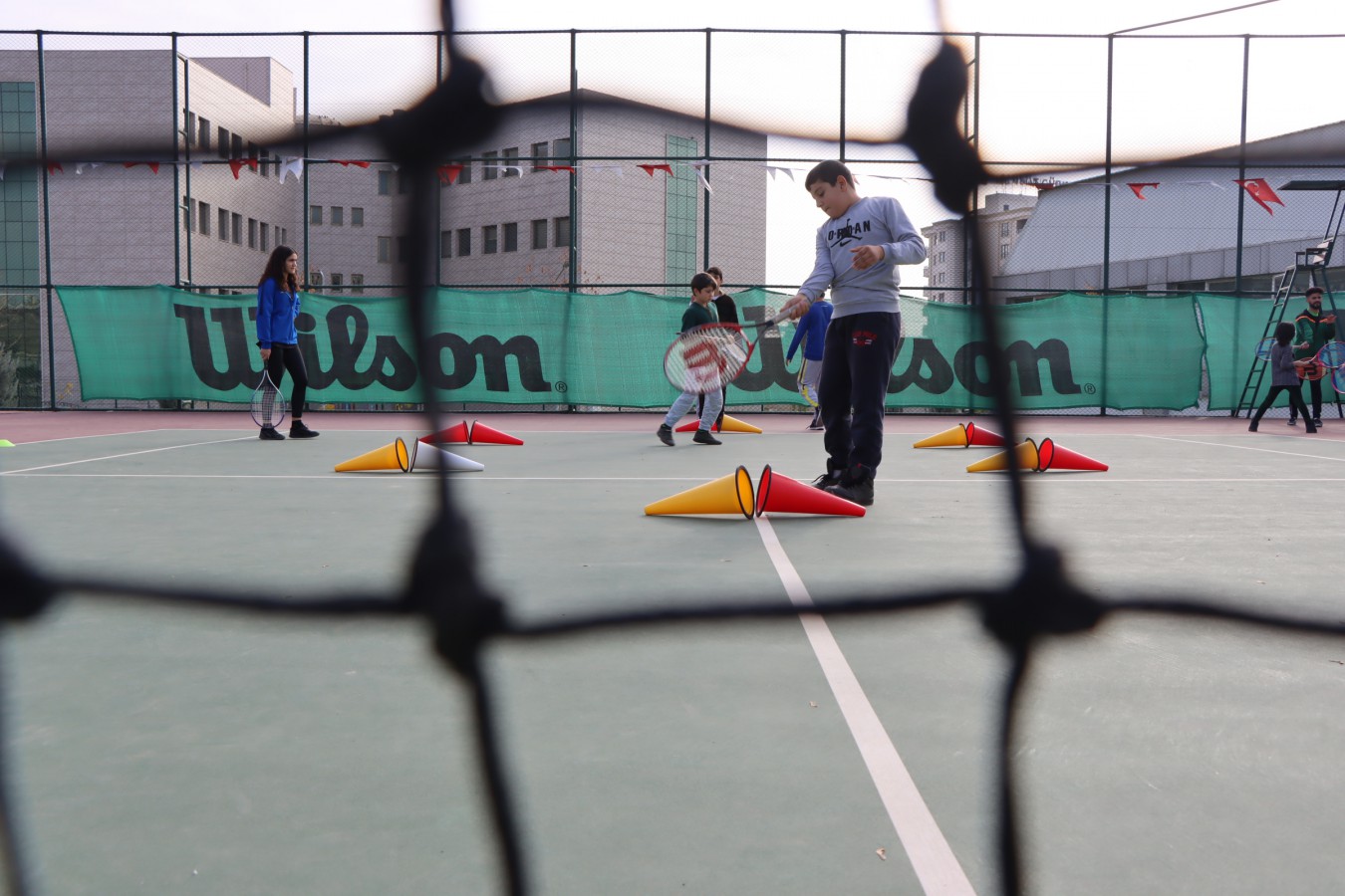 Büyükşehir Belediyesi İle Geleceğin Tenis Şampiyonları Yetişiyor !