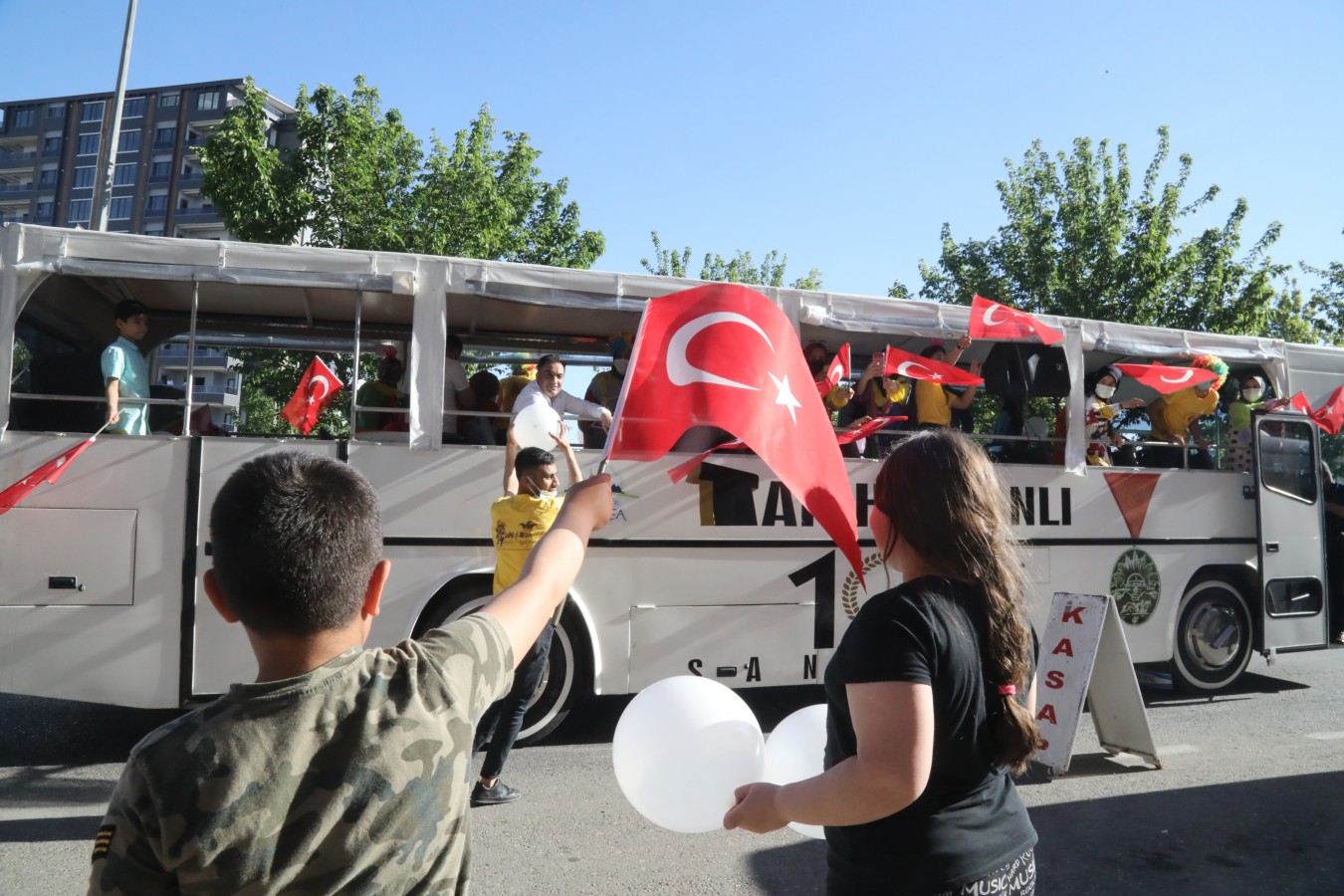 Büyükşehir Ve Gönüllü Palyaçolardan 23’nisan’a Özel Etkinlik