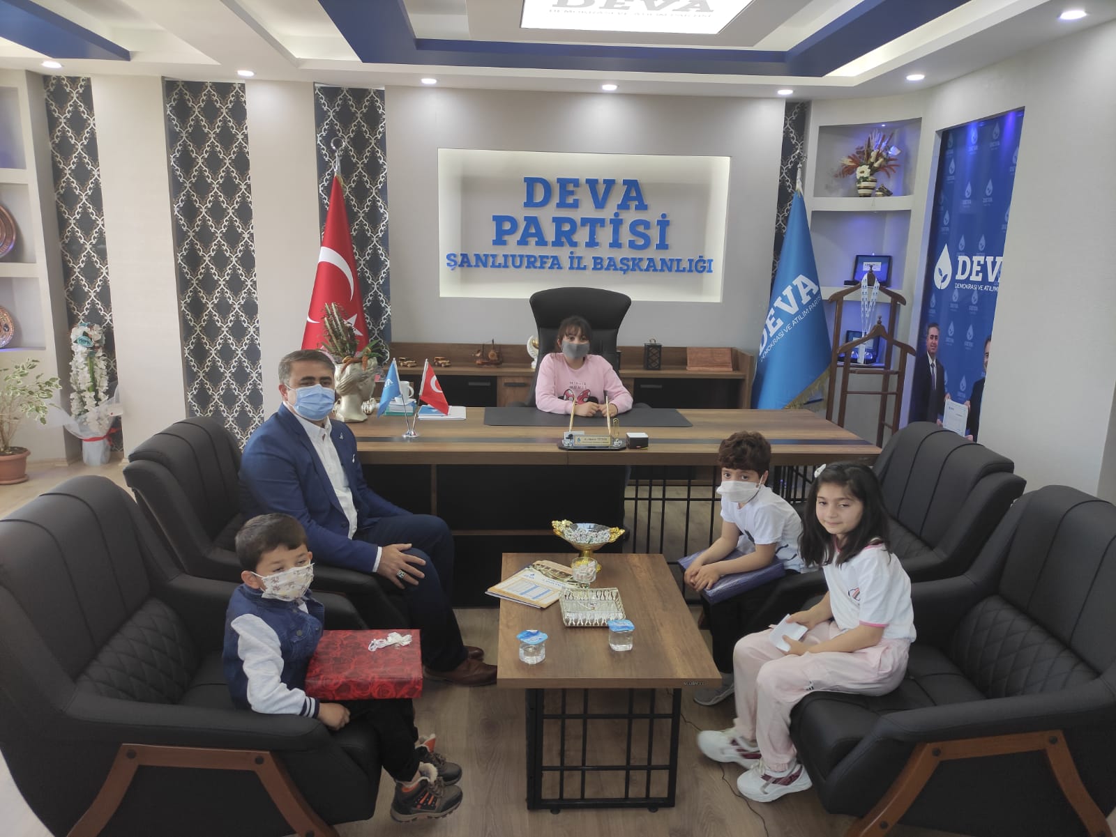 Başkan Tüysüz Koltuğunu Çocuklara Bıraktı