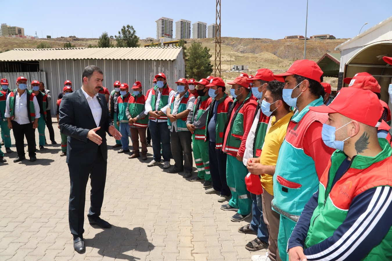 Başkan Baydilli Bayramda Nöbetçi Çalışan Personelleri ile Bayramlaştı
