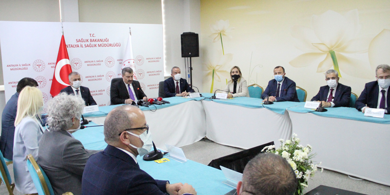 Bakan Koca, 3 İlin Sağlık Yöneticileriyle Antalya’da Bir Araya Geldi