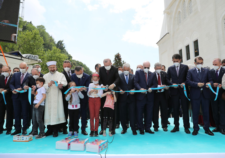 Cumhurbaşkanı Erdoğan Uzun Mehmet Cami’sinin Açılışına Katıldı ve Önemli Açıklamalarda Bulundu