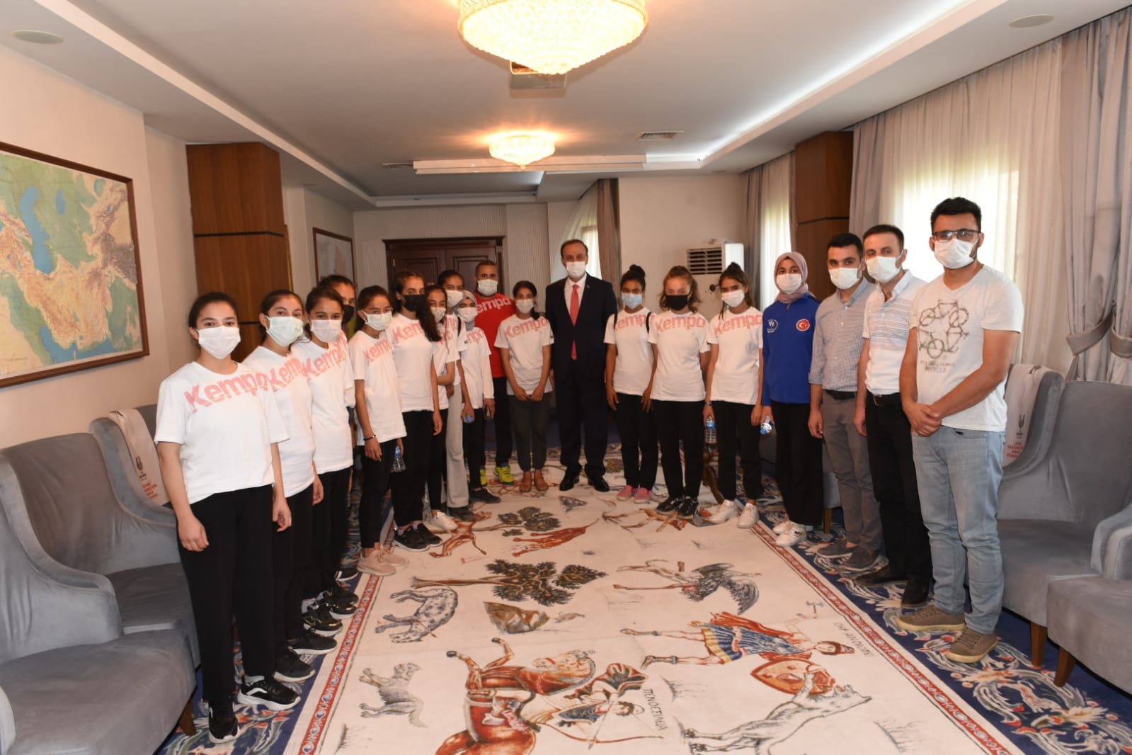 Vali Erin, Genç Sporcuları Makamında Ağırladı (Video)