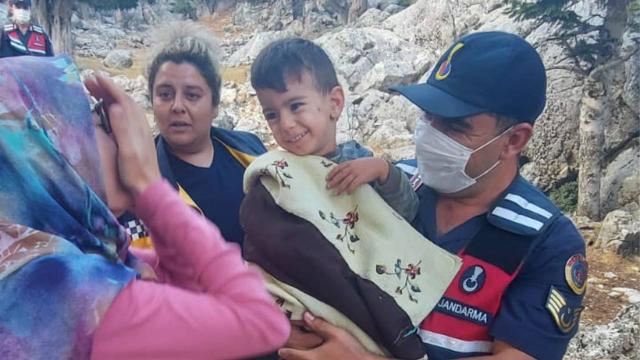 2,5 Yaşındaki Çocuğu Jandarma Buldu