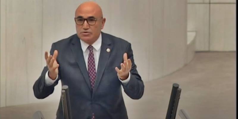 CHP'li Vekil İsyan Etti "Şu Fırat'ın Suyu Akar, Pislik İçindedir !