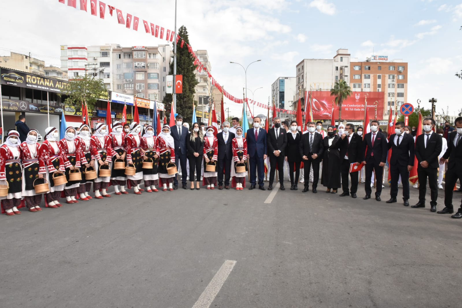 Şanlıurfa'da Cumhuriyet Bayramı Coşkulu Bir Şekilde Kutlandı (Video)