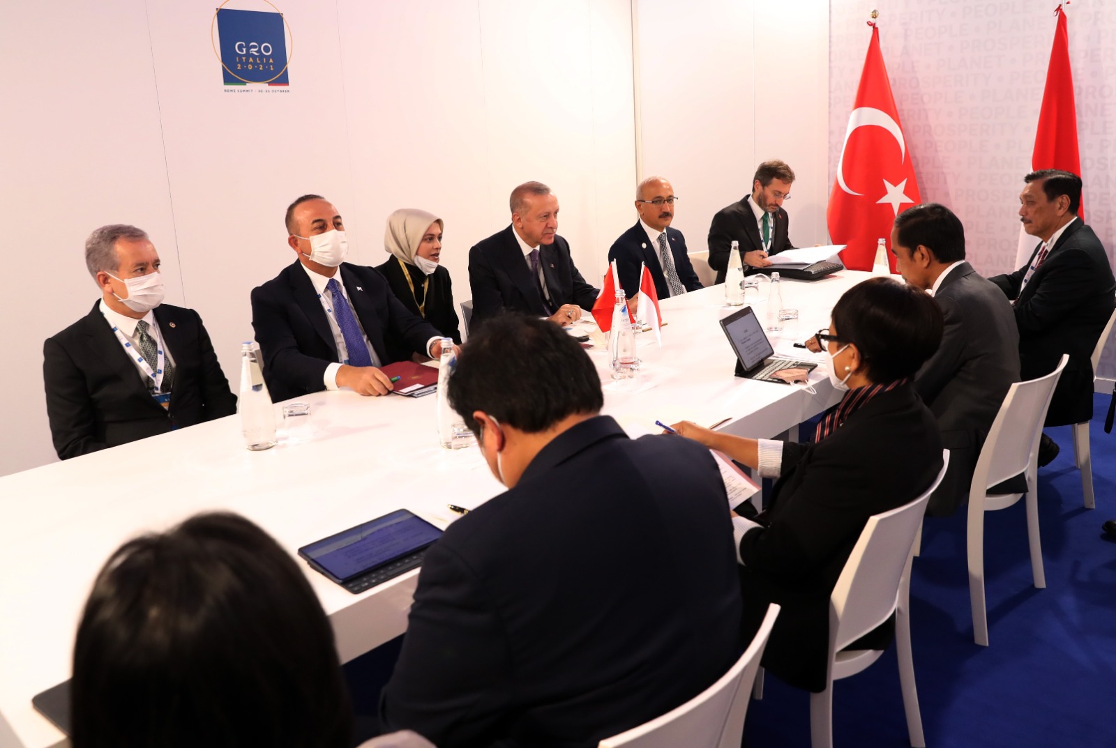 Cumhurbaşkanı Erdoğan, Endonezya Devlet Başkanı Widodo ile Bir Araya Geldi