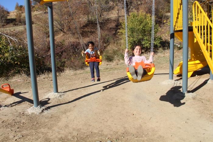 Hakkari'de 90 Köye 90 Park Projesi Çocukların Yüzünü Güldürdü