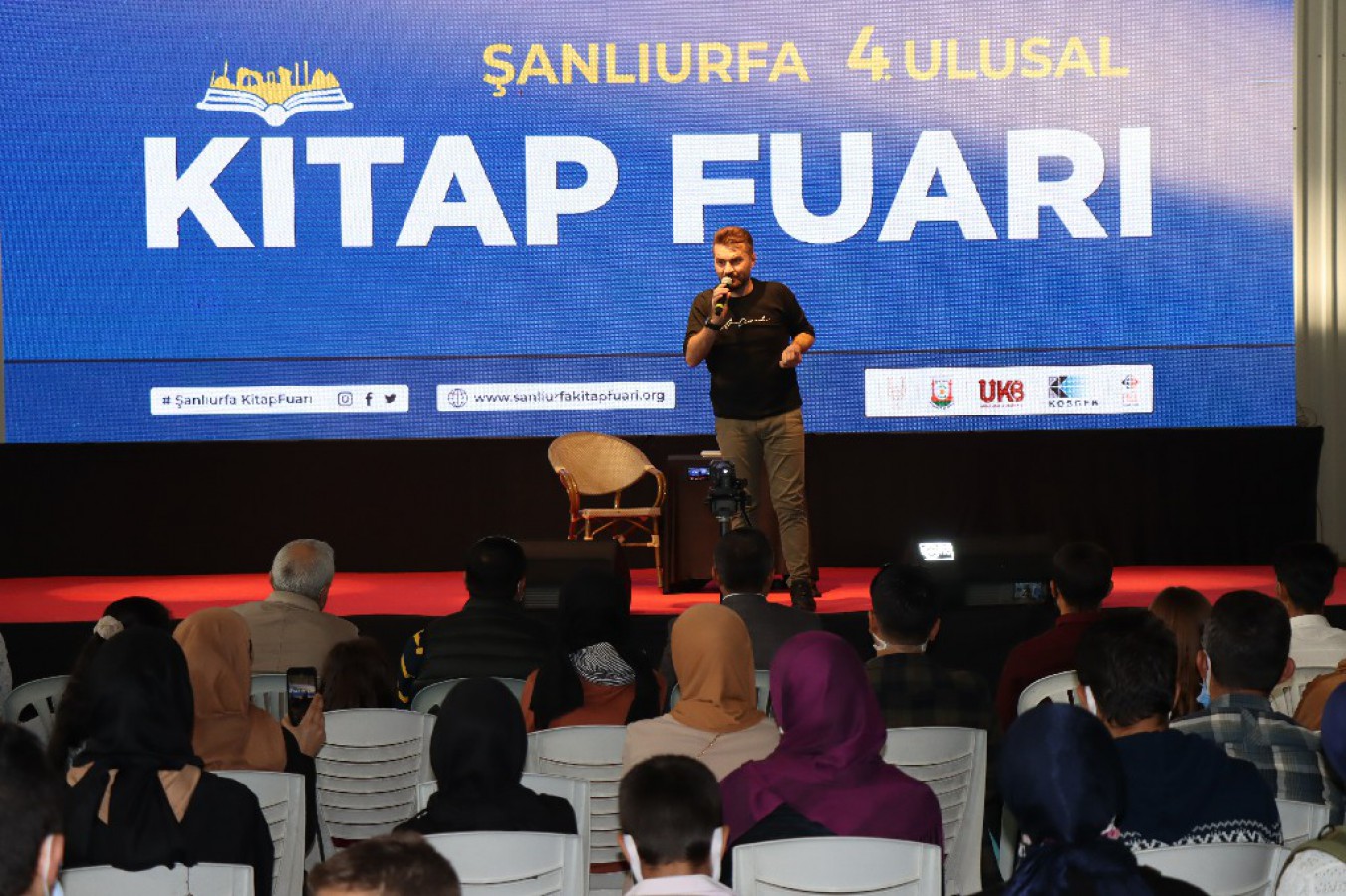 Kitap Fuarında Yazarların Söyleşileri Büyük İlgi Gördü (Video)
