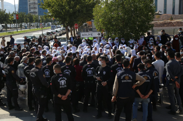 Kadın Dayanışması, Emine Şenyaşar İçin Bir Araya Geldiler