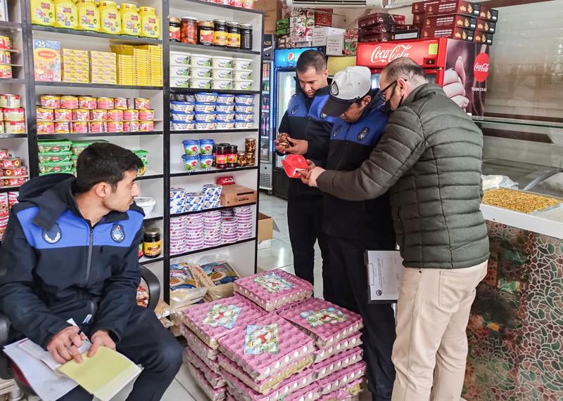 Ceylanpınar Zabıta Ekipleri Tüketim Tarihi Geçen Ürünleri İmha Etti