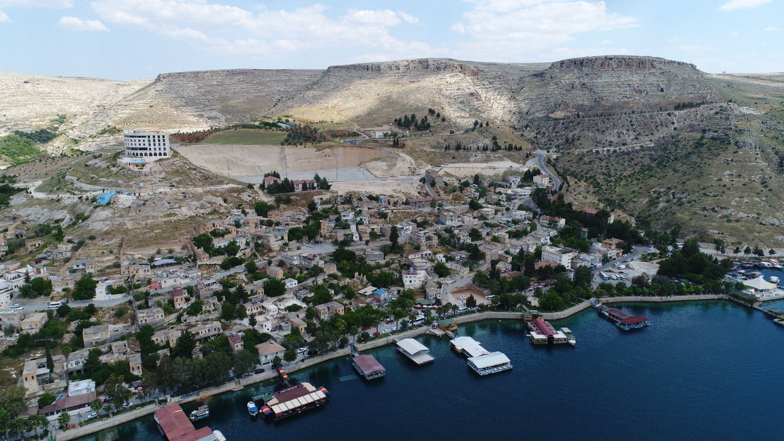 Şanlıurfa Büyükşehir Belediyesi 10 Adet Yüzer Duba Restoranı İhaleye Çıkarıyor
