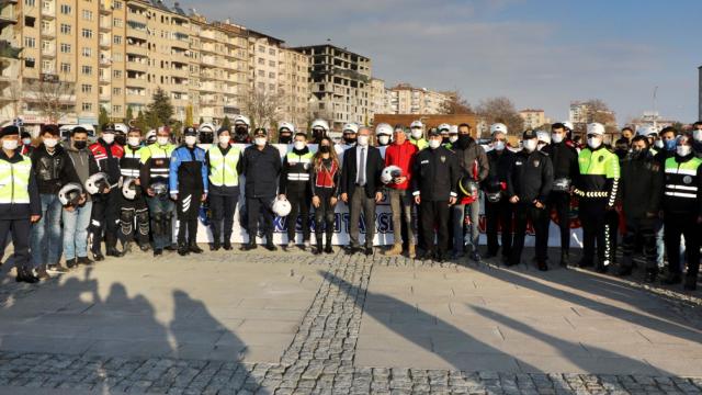 Motosiklet Sürücülerine Kask Dağıtıldı