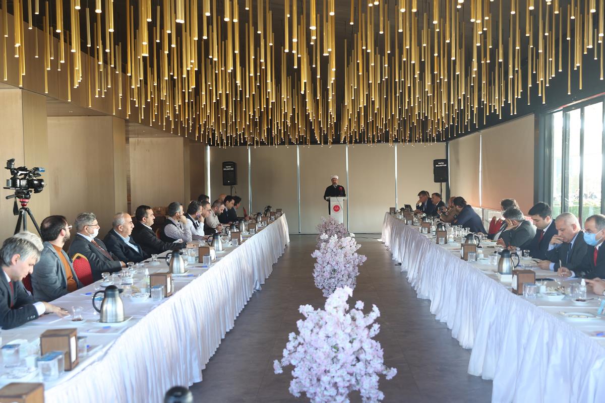 Diyanet İşleri Başkanı Erbaş, Ulusal Medya Yöneticileriyle Bir Araya Geldi