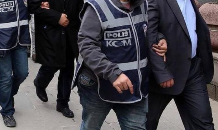 Şanlıurfa’da Bir Eve Yapılan Baskında, Silah Ele Geçirildi