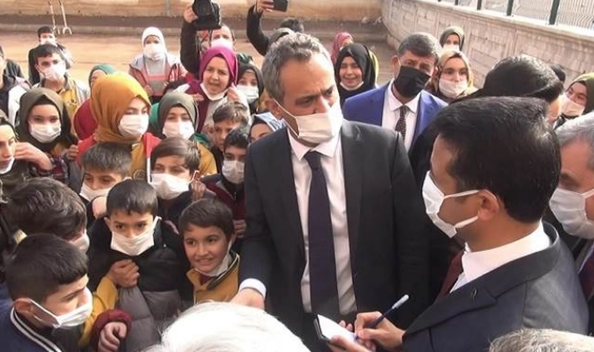 Bakan Özer, Urfa'daki Olayla İlgili Konuştu