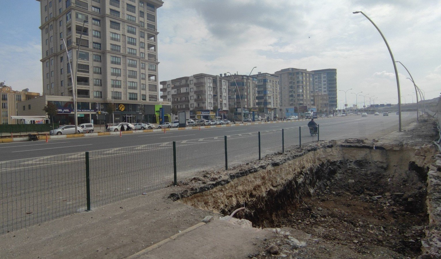 Şanlıurfa büyükşehir belediyesi 4 bölgede üst geçit çalışmasını başlattı