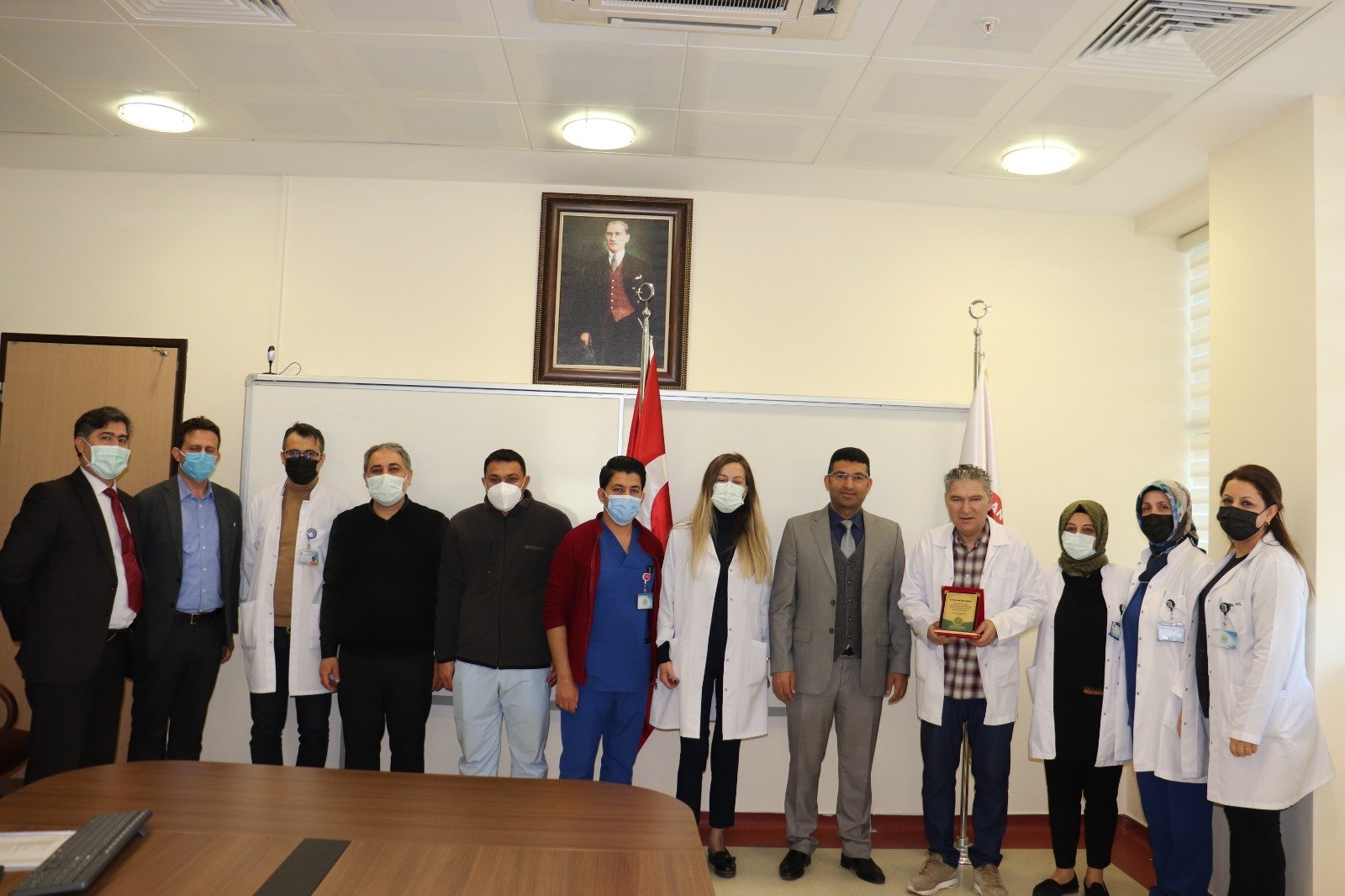 Harran Üniversitesi Hastanesinde hüzünlü veda, Prof. Dr. Sarıkaya emekli oldu