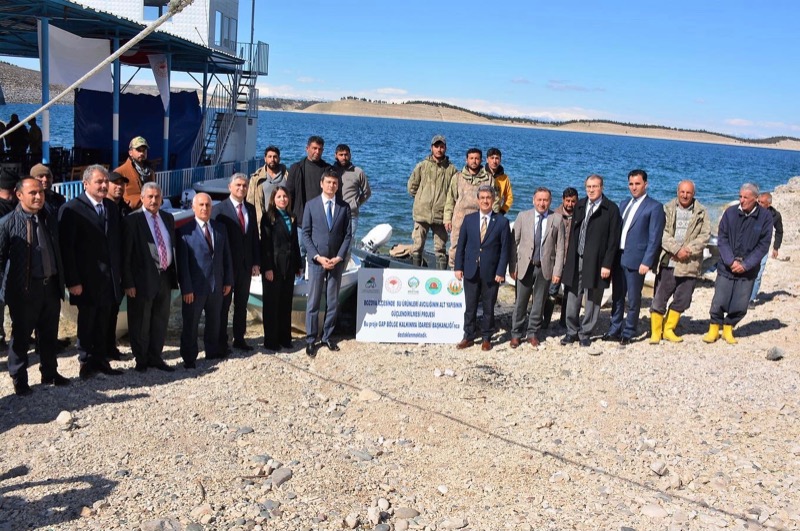 Bozova'da dar gelirlilere tekne dağıtıldı