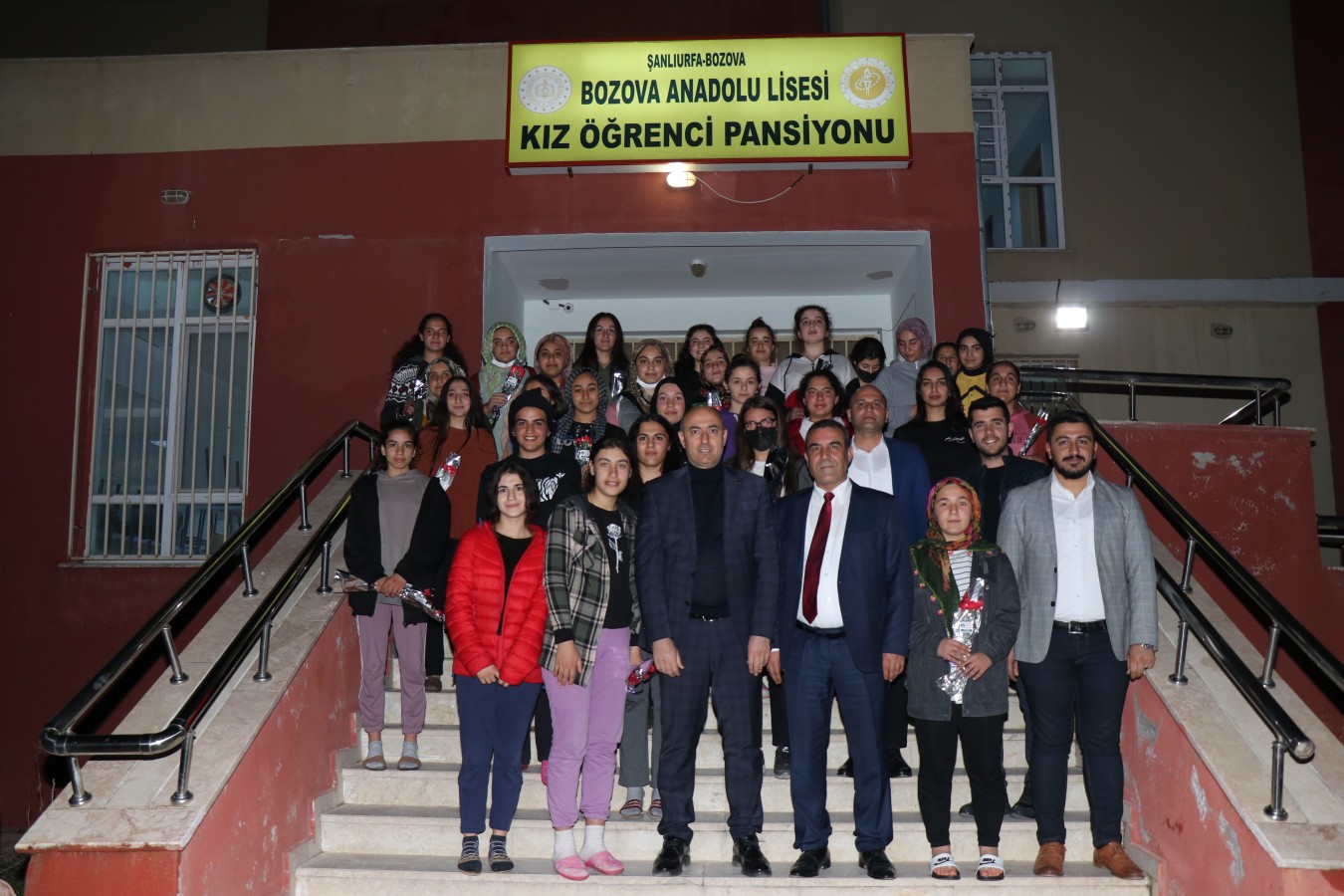 Bozova Belediye Başkanı Suphi Aksoy gençlerle bir araya geldi
