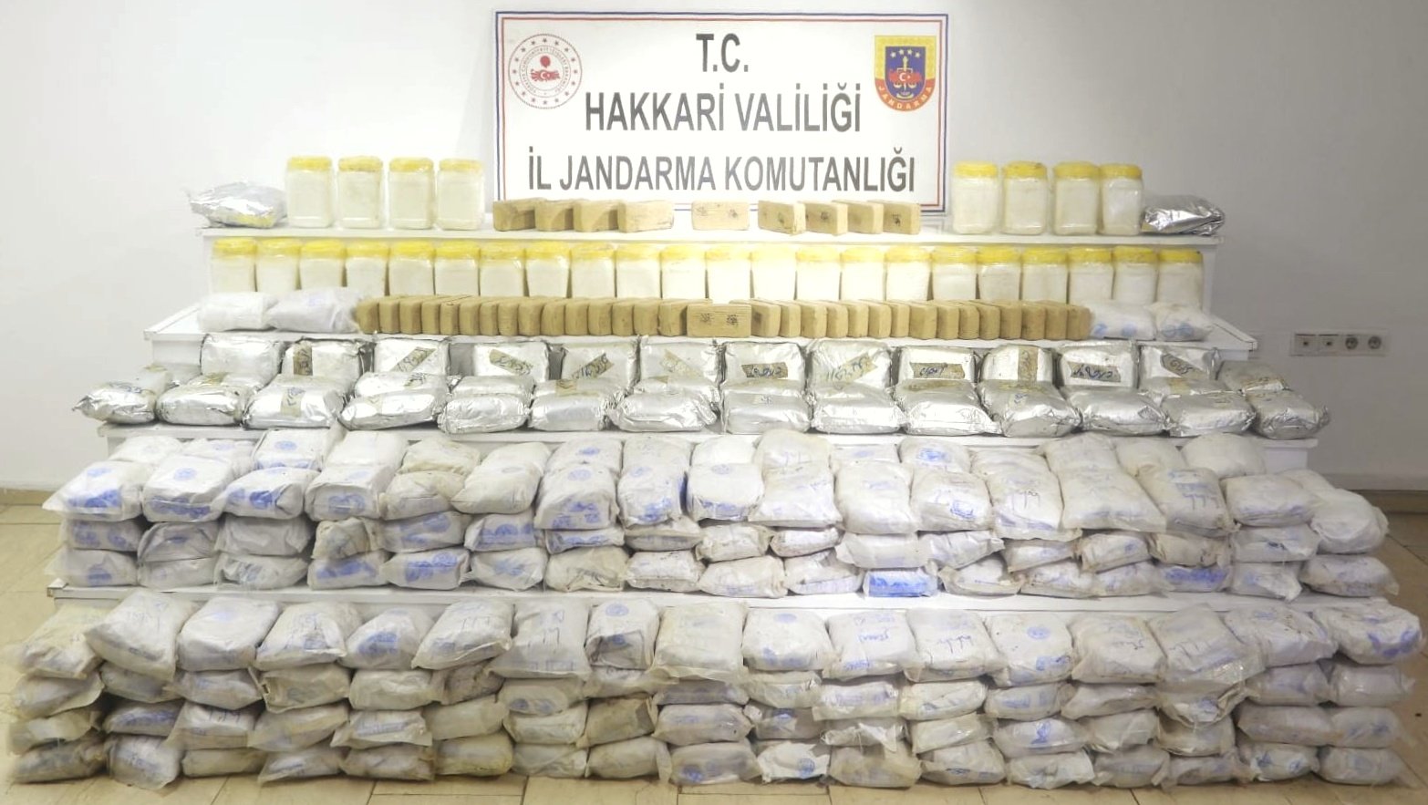 Hakkari'de 285 kg uyuşturucu ele geçirildi
