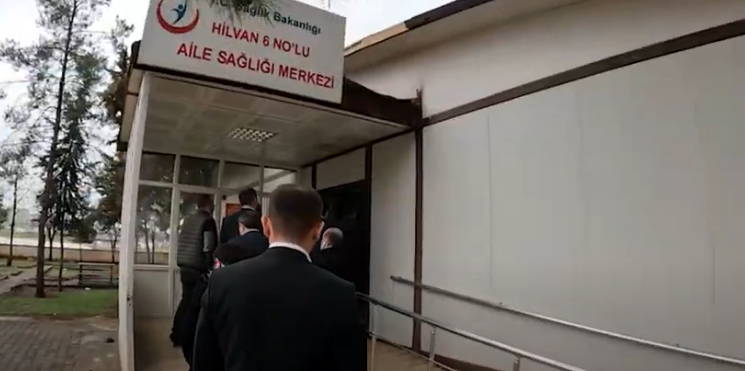 Müdür Gülüm, Hilvan'daki sağlık tesislerinin sorunları yerinde incelediler