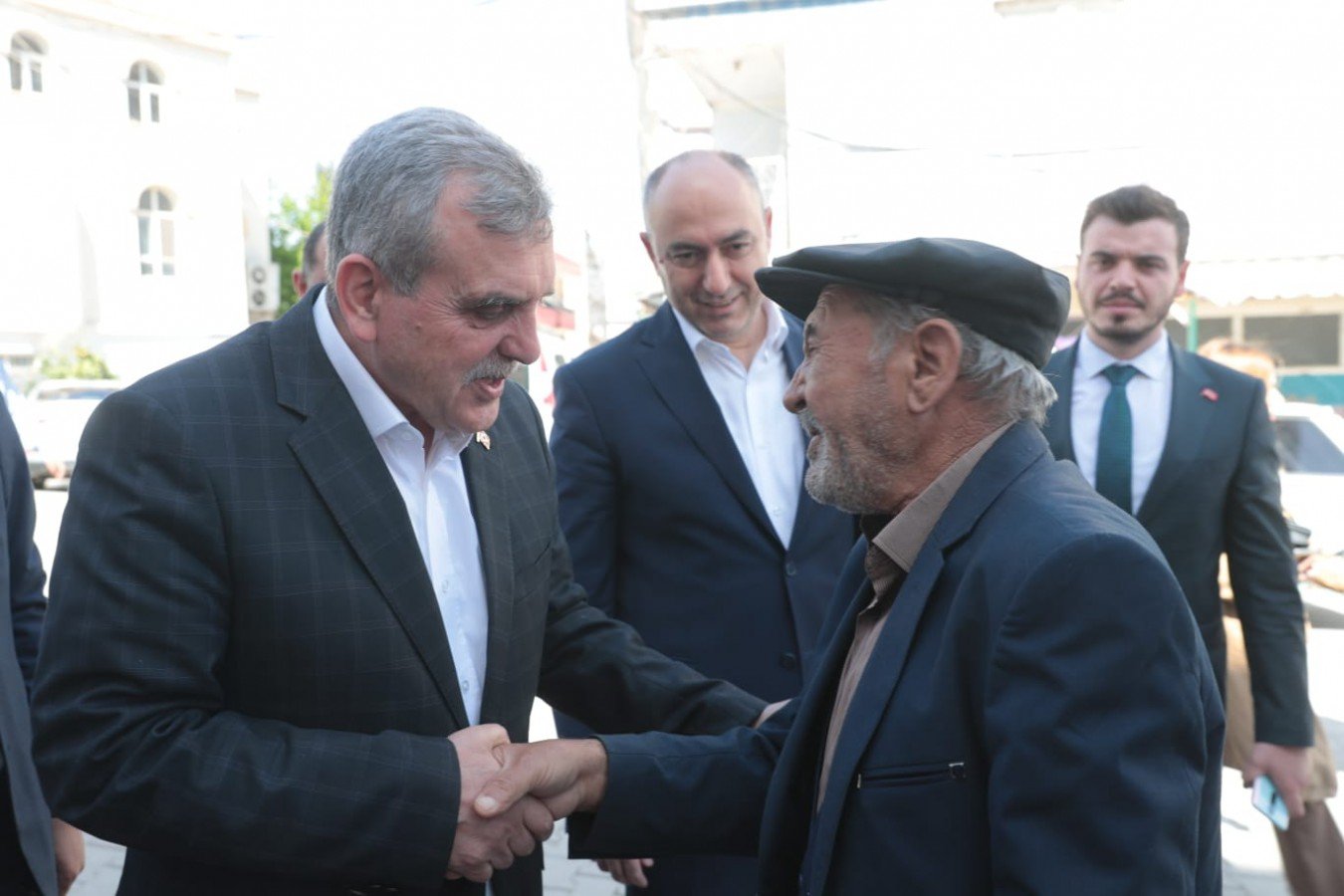 Başkan Beyazgül Bozova ilçesinde temaslarda bulundu