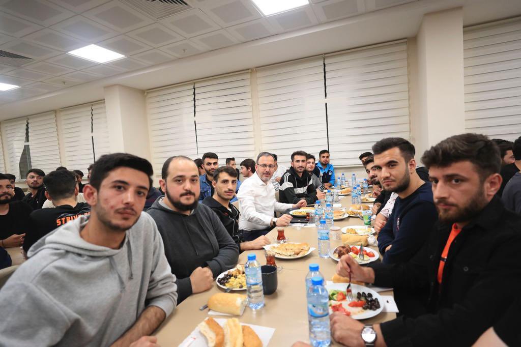 Bakan Kasapoğlu, öğrencilerle Sahur Yaptılar