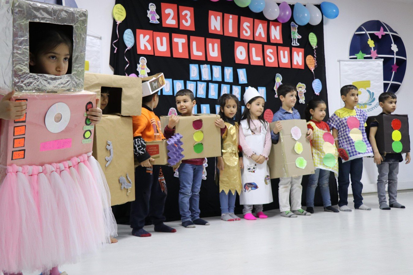 Haliliye'de öğrencilerden 23 Nisan sıfır atık defilesi