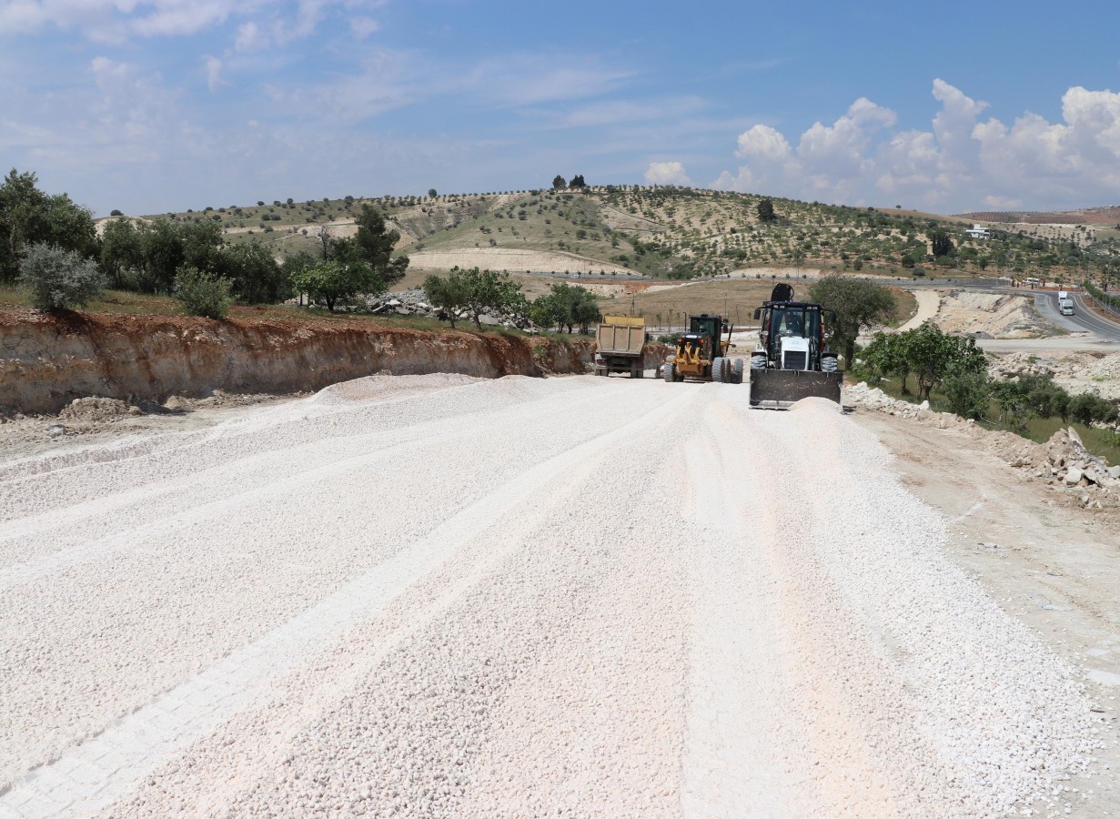 Haliliye belediyesi ilçe genelinde yol yapım çalışmalarını sürdürüyor