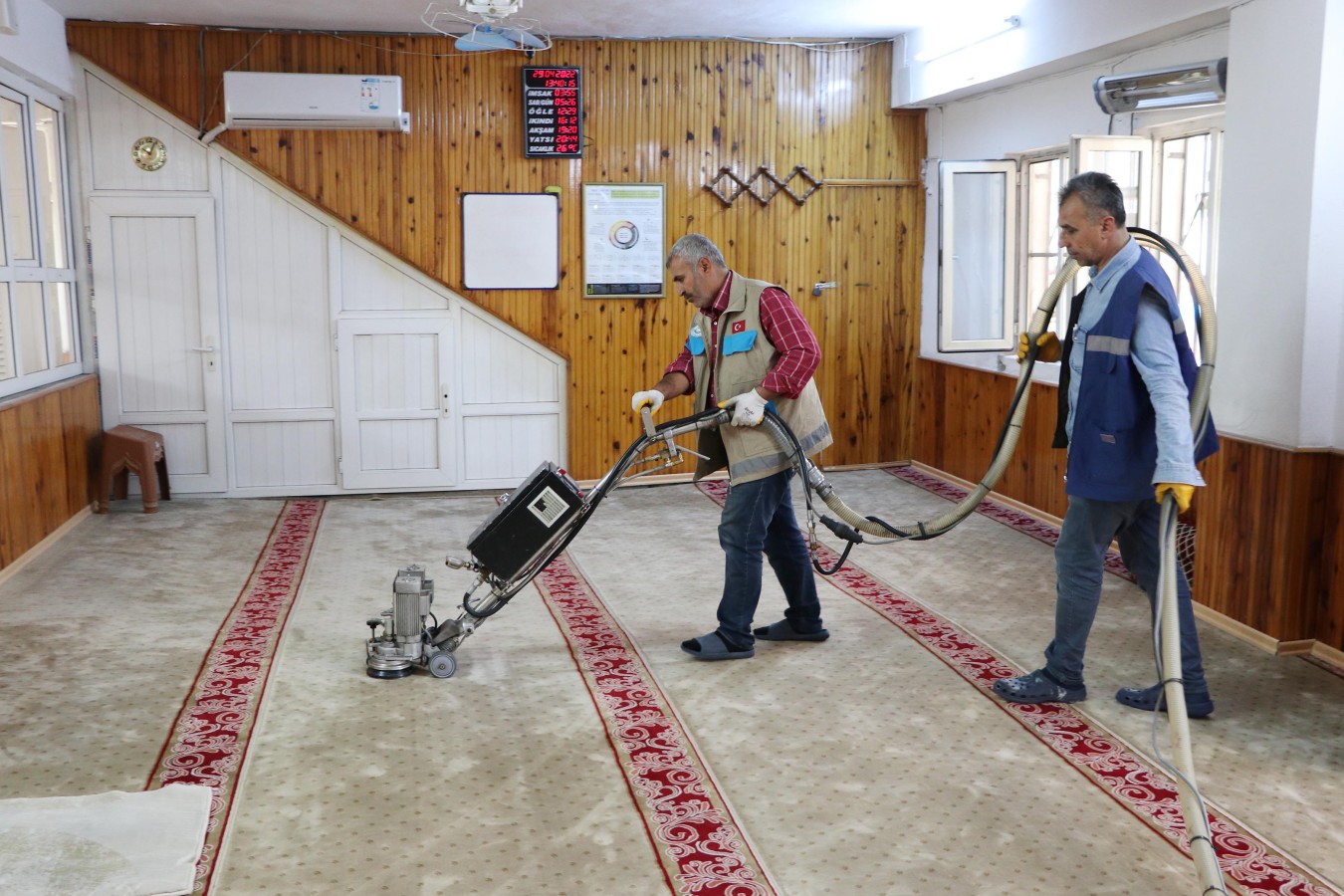 Haliliye'de ibadethaneler Ramazan bayramına hazırlanıyor