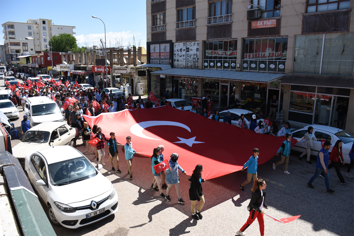Hilvan'da gençlik yürüyüşü düzenlendi