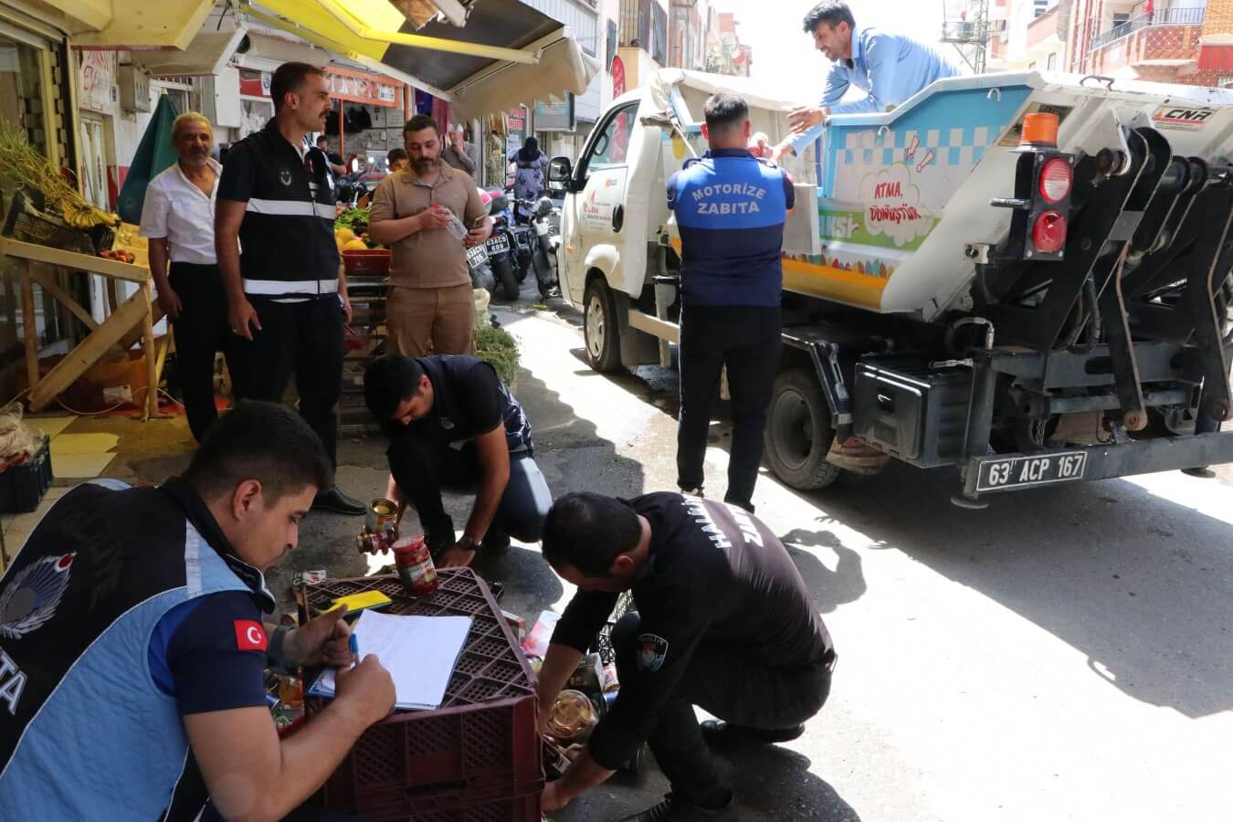 Haliliye ilçesinde tarihi geçmiş 59 bin gıda ürünü imha edildi