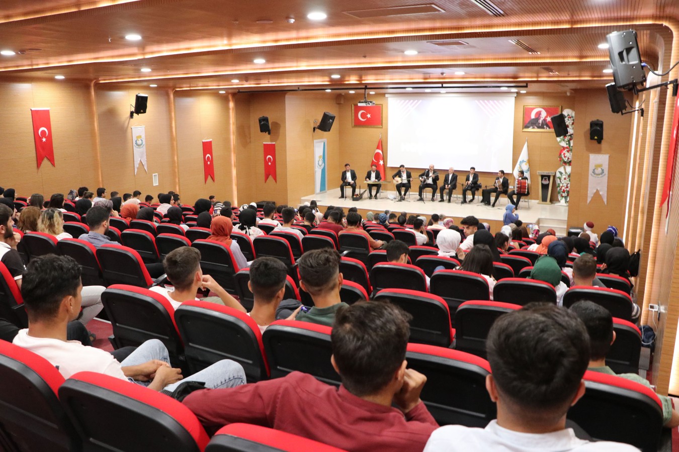 Haliliye'de Üniversite hazırlık öğrencilerine sıra gecesi