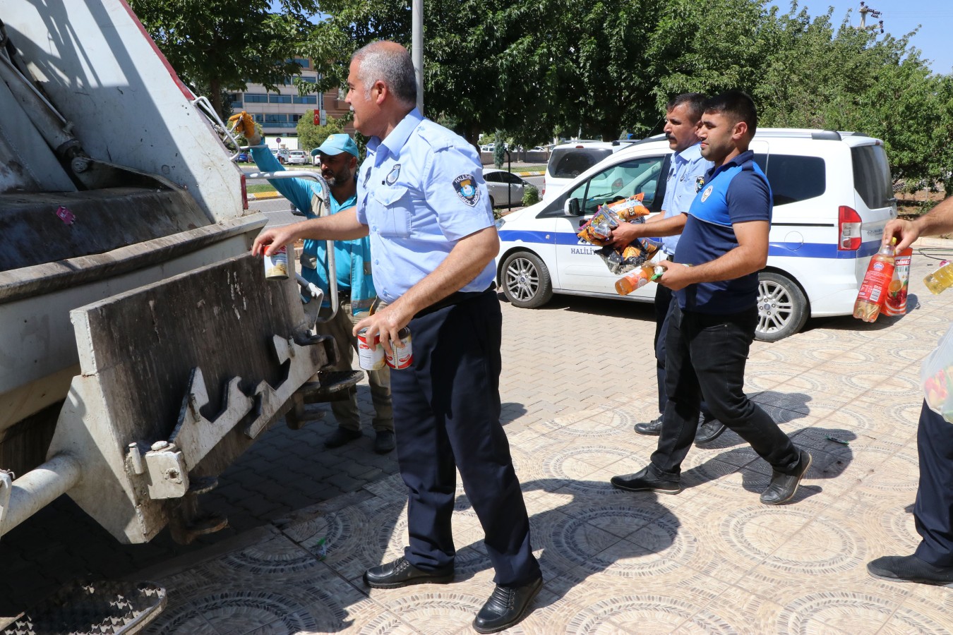 Haliliye'de tarihi geçmiş binlerce ürün imha edildi