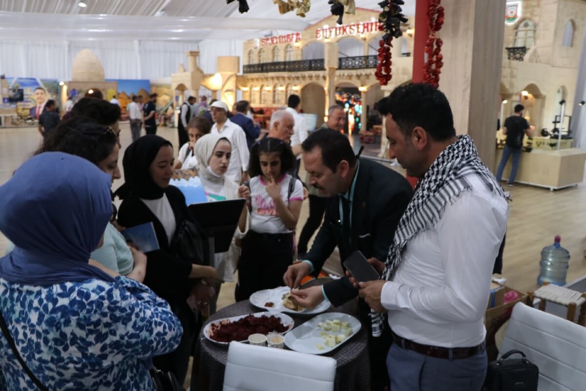İstanbul'da Viranşehir Belediyesi standına yoğun ilgi