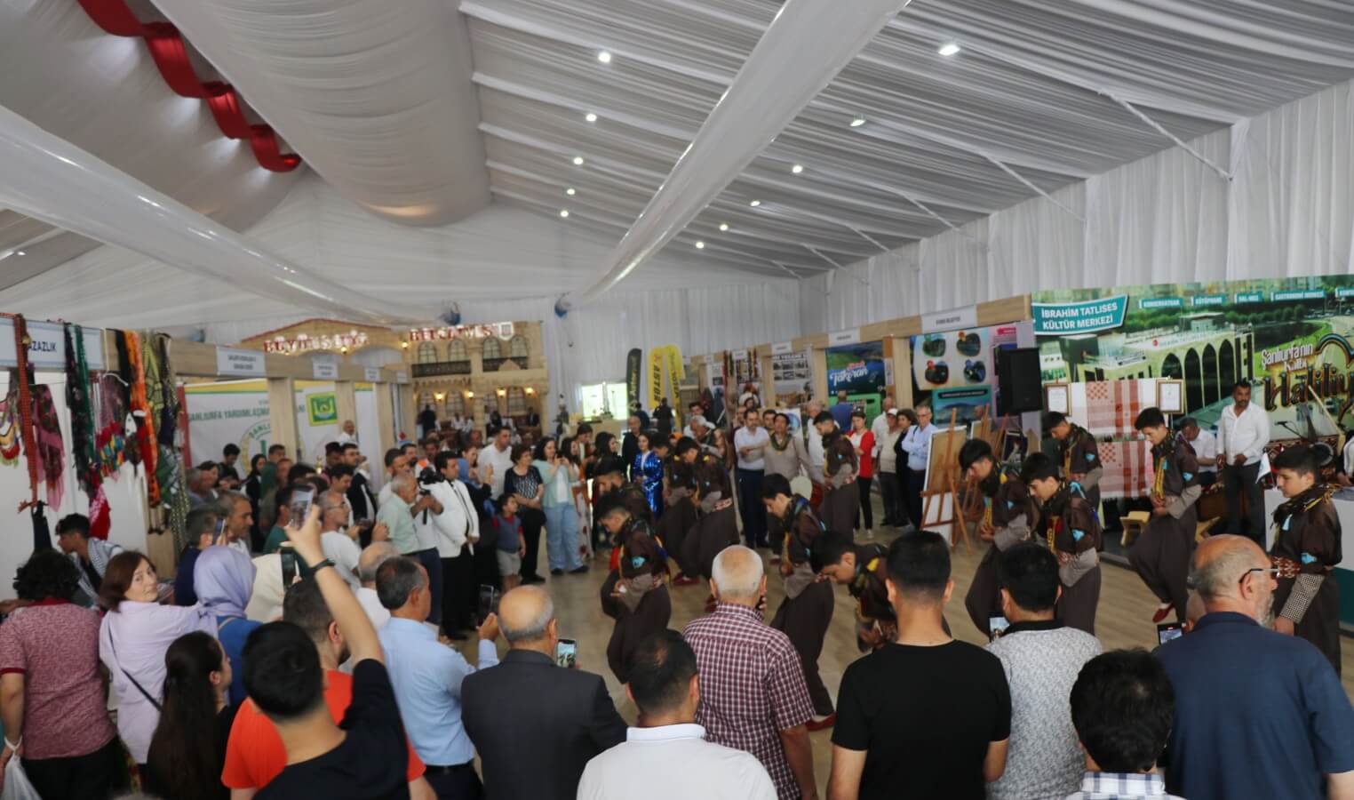İstanbul'da Haliliye rüzgarı vatandaşlardan yoğun ilgi