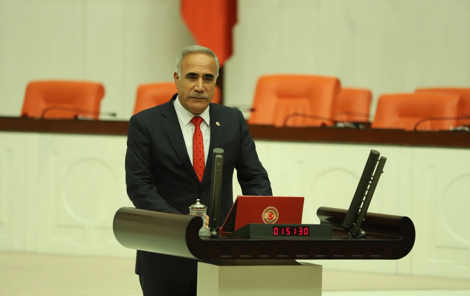 Vekil Aydınlık, Urfa'nın sağlık sorunu meclise taşıdı