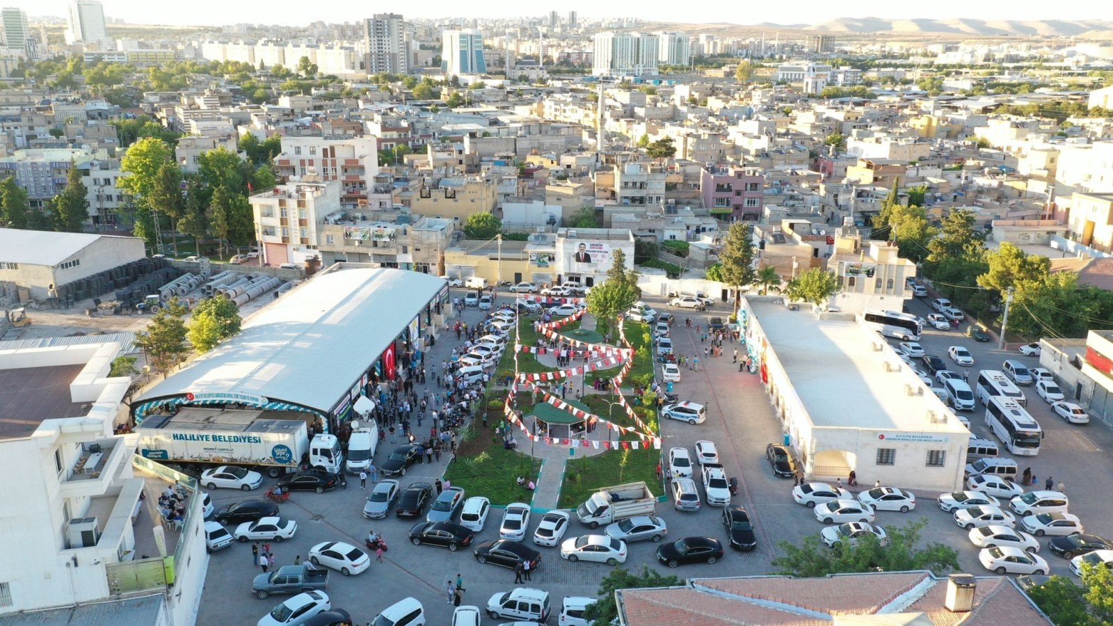 Başkan Canpolat'ın hizmete sunduğu kompleks takdir topluyor