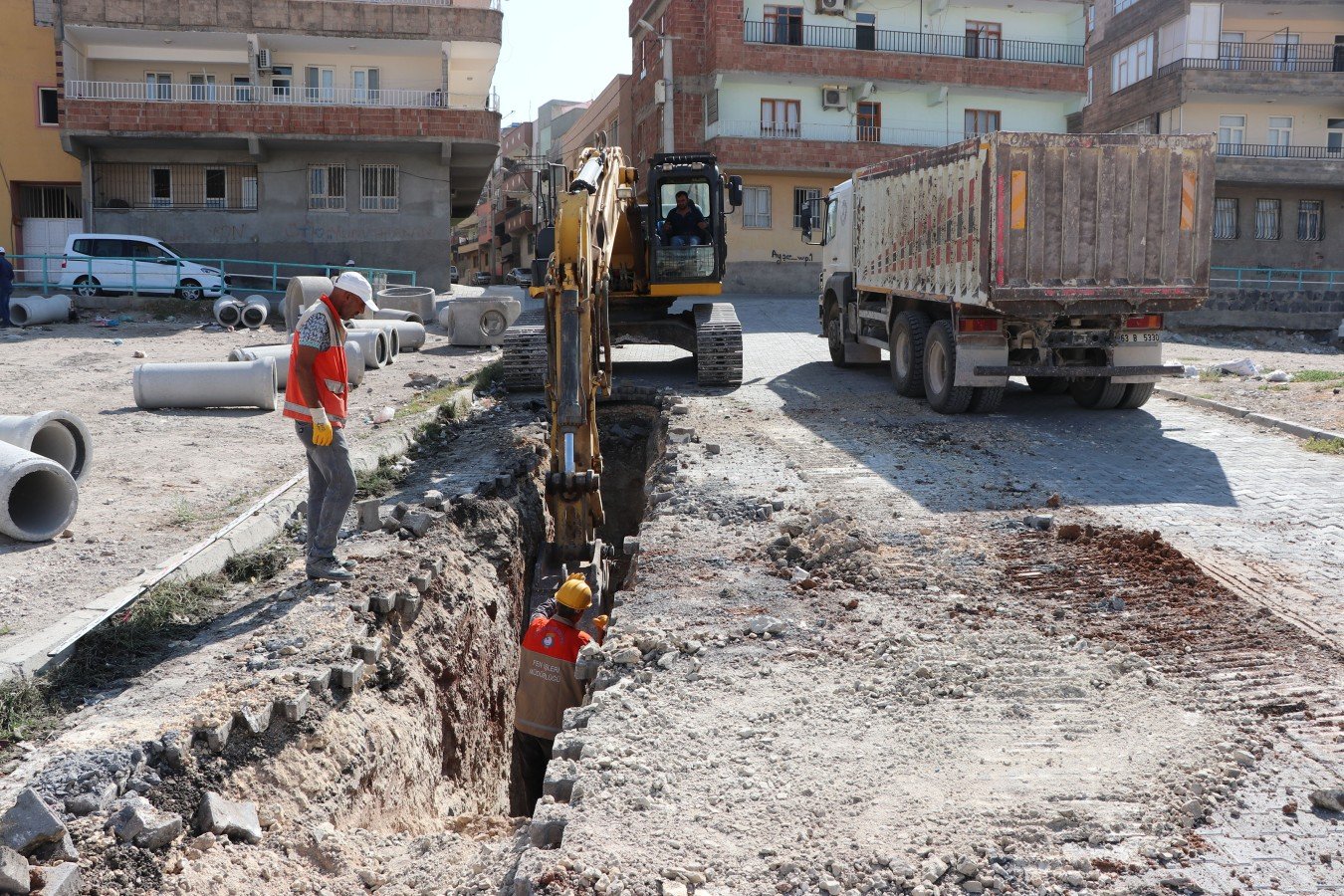 Haliliye'de hummalı çalışmalar ile yolların kalitesi artıyor