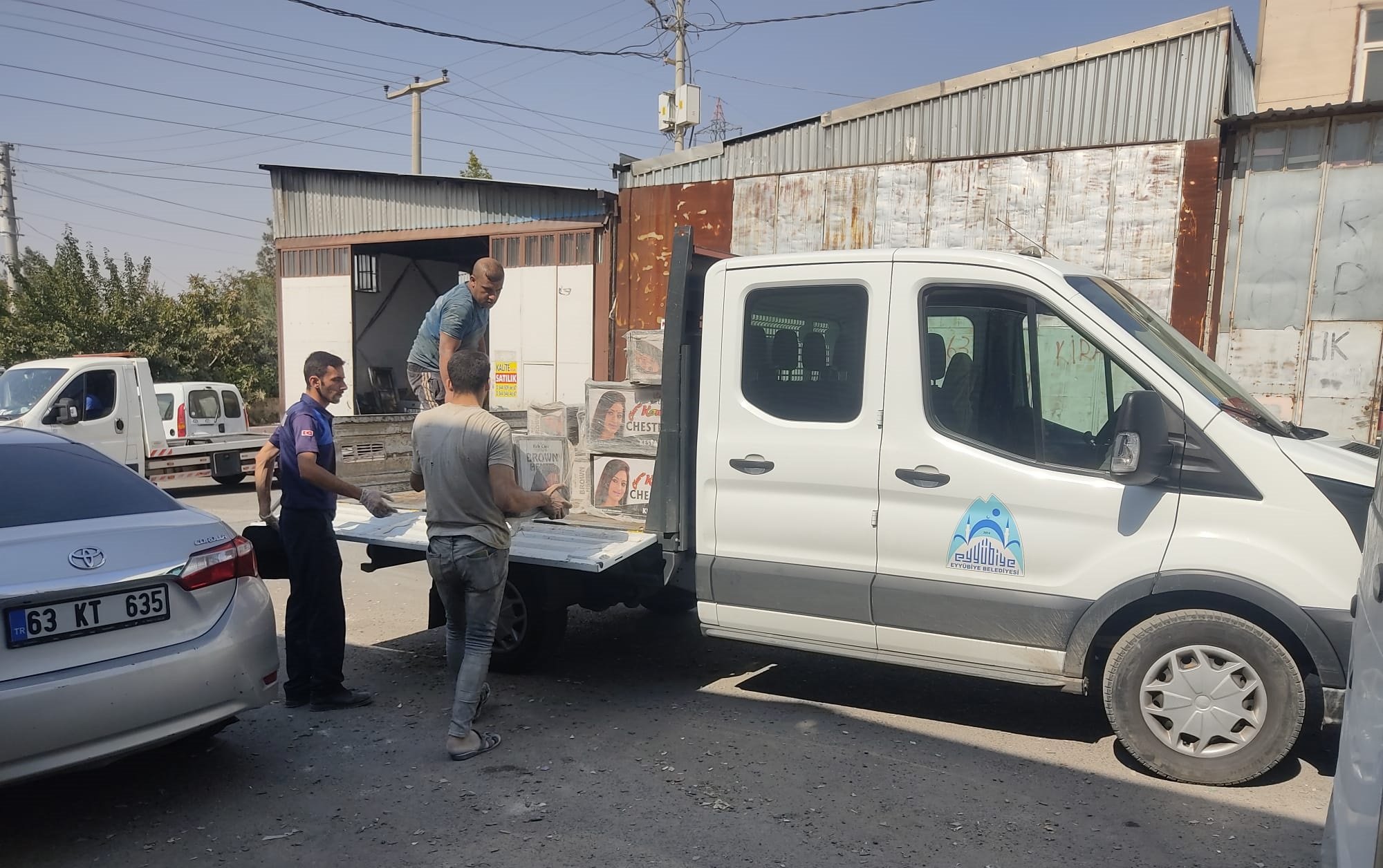 Eyyübiye Zabıtası, sahte ve bozuk ürünleri imha etti
