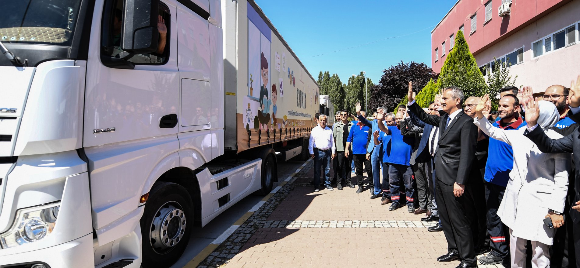 Evde eğitim alan özel öğrenciler için materyaller yol çıktı