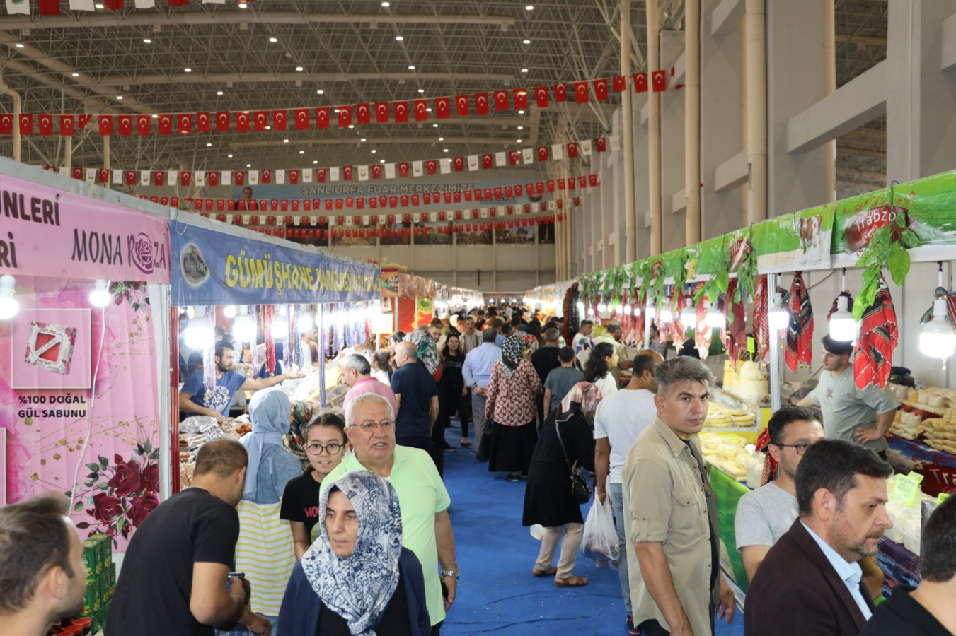 Gıda ve Yöresel Ürünler Fuarına Vatandaşlardan yoğun ilgi