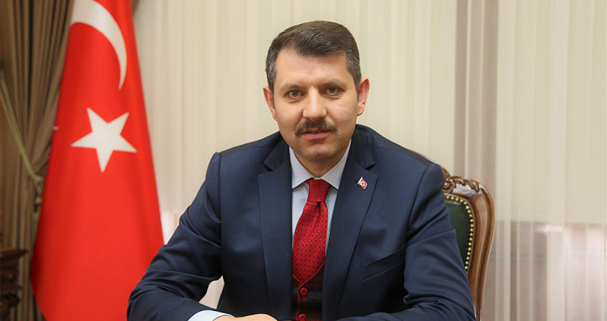 Vali Ayhan'dan öğrencilere önemli destek